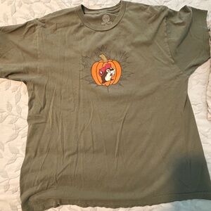 Buc-ee's Olive Green Short Sleeve Tee with Pumpkin Graphic